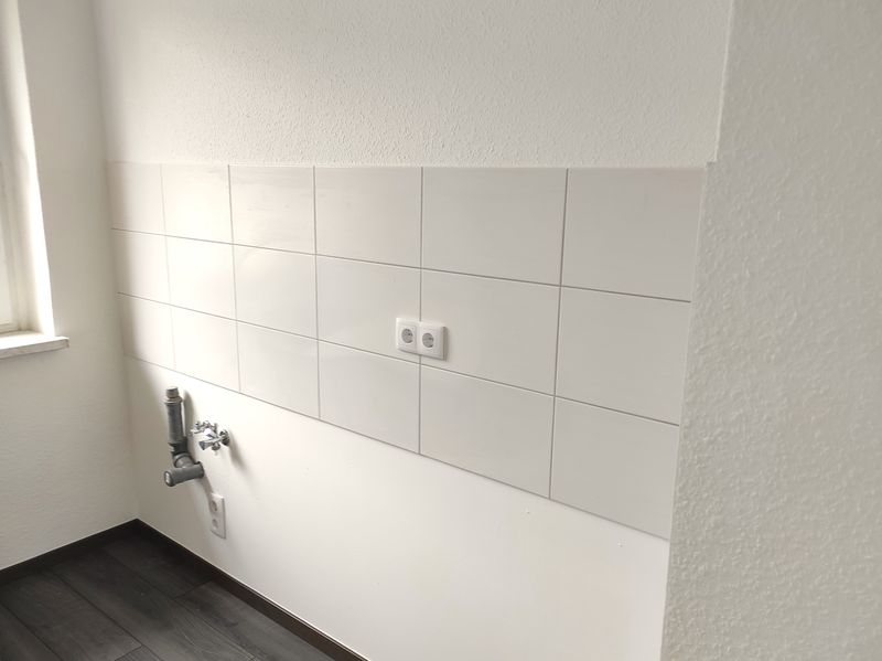 Gut geschnittene 3-Raum Wohnung mit Wanne in Bahnhofsnähe